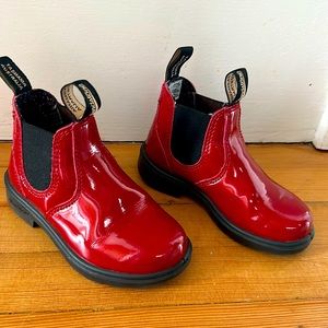 Excellent condition patent kids blundstones.size 10 US.
